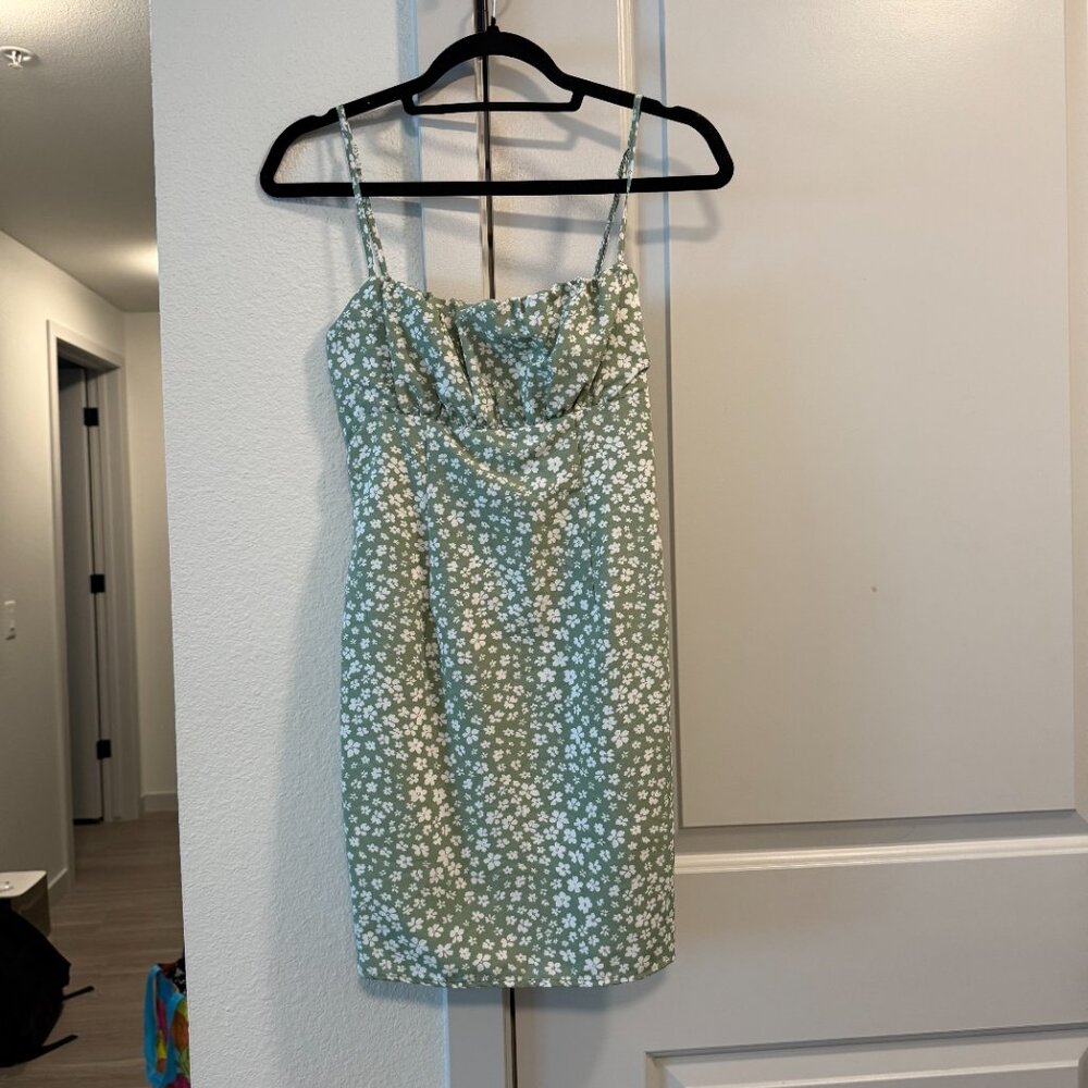Princess Polly Tallie mini dress green floral - Picture 2 of 5
